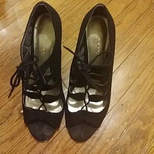 Christian Siriano size 12 shoe suede tie up the fr